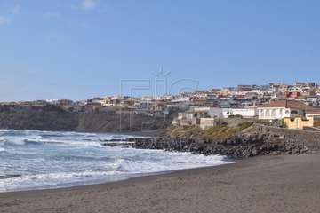 Izado de la bandera azul en Hoya del Pozo (foto TA/Francisco Javier Santana)